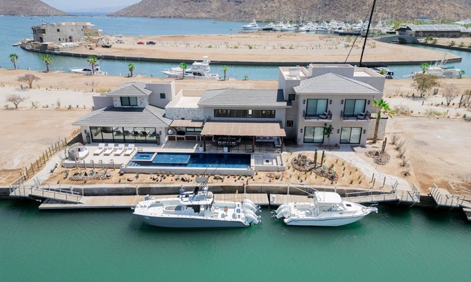 Puerto Escondido Villa | Luxury Loreto Villa - 6bdr - Waterfront - 150ft Private Dock - Gated Security