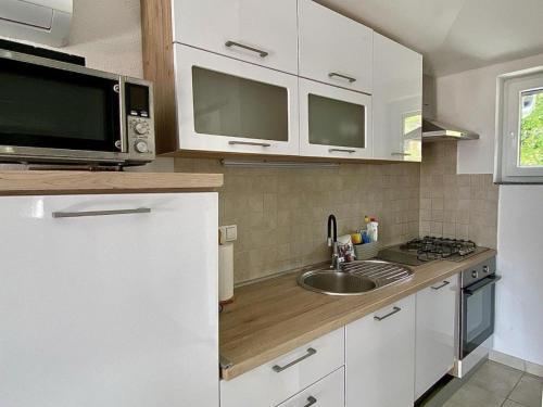 Liganj Apartment | Luxury Lovran Apartments with Swimming Pool - Classic One Bedroom Apartment