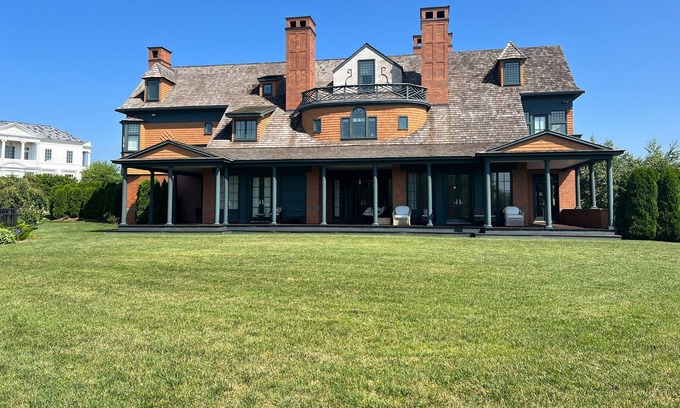 Fieldston House | Luxury Mansion - Country Home in NYC - 12 miles from Midtown Manhattan