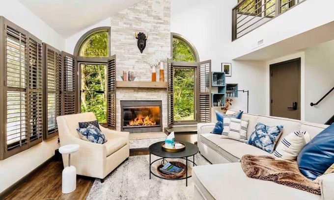 The Galena Territory House | Luxury Meets Comfort Instagram-Worthy,12 Min 2 Town, Pools, Trails