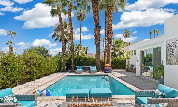 Magnesia Falls Cove House | Luxury Mid Century Modern in the Heart of the Desert is waiting for you!