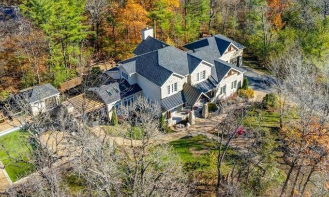 Aylmer House | Luxury Midterm Rental - Fully Furnished Available Jan 1st to March 31st 2024