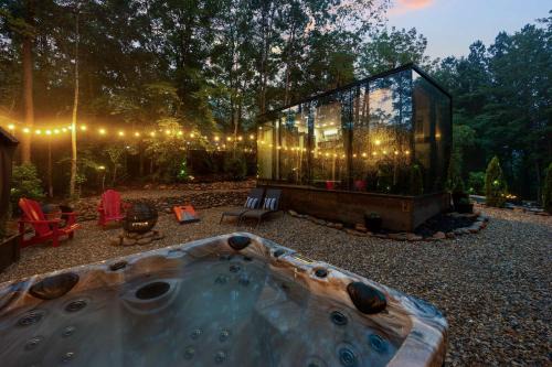 Caton House | Luxury Mirror Cabin-Private-Hot Tub-FirePit