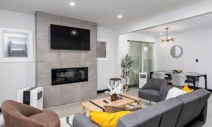 Detroit House | Luxury Modern 2 bed 1 bath Getaway