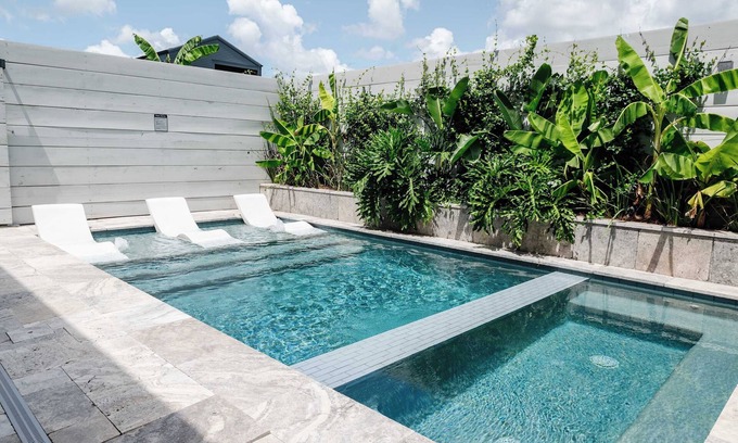 Faubourg Lafayette Hotel | Luxury Modern Home | Heated Pool & Spa