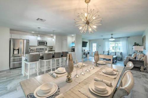 Port Charlotte House | Luxury modern home Heated pool best Location