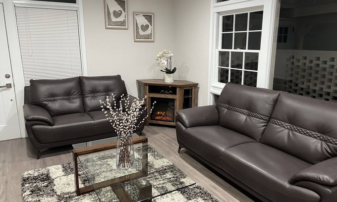 Buford Highway House | Luxury & Modern House, Great Location 3 mins to I- 285 & 85!