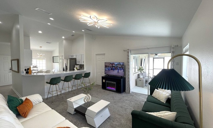 Hillcrest Estates House | Luxury Modern Pool House close to theme parks, dining and shopping.nn