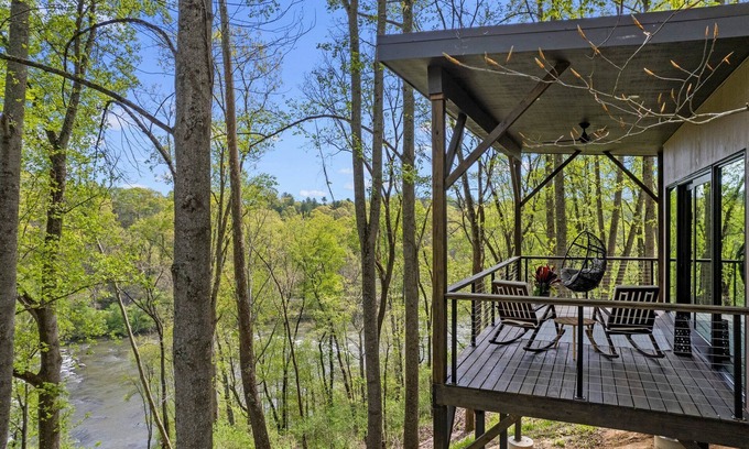 Alexander House | Luxury, Modern Treehouses- River Views & Farmstay Experience