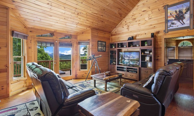 Marion Cabin | Luxury Mountain Cabin on 10 Acres