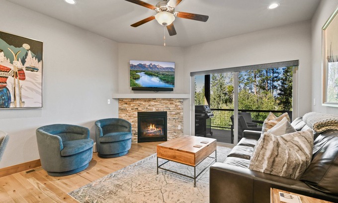 Rendezvous House | Luxury Mountain Chalet 168 I Private Hot Tub I Great Views I Best Price I Discounted Attractions