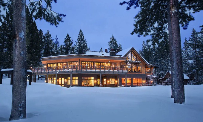Truckee House | Luxury Mountain Lodge - 5BR w/hot tub, game room & resort-level amenities