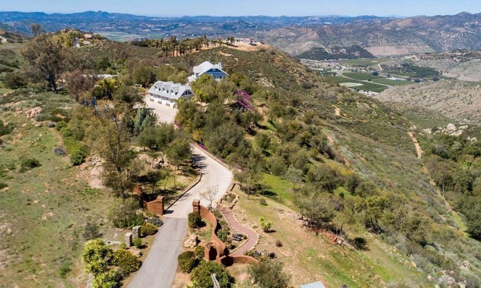 Ramona House | Luxury Mountain Top Estate on 21Acres + Pool+Hot Tub+ 3 Kitchens + Hiking Trails