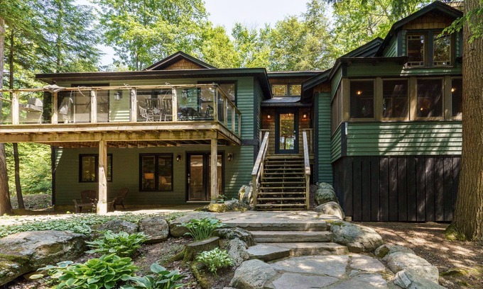 Muskoka Lakes Cottage | Luxury Muskoka Dream Cottage Hottub Best Sunsets