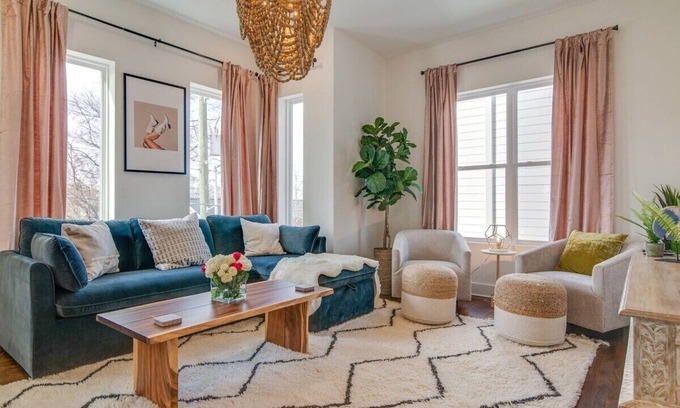Hillsboro West End House | Luxury Nashville Retreat for 12 Guests