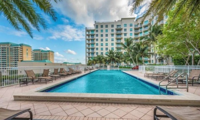 Boynton Beach Condo | Luxury Near the Beach! BEACH PASS INCLUDED!