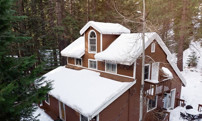 Strawberry House | LUXURY NEAR TO RESORTS ALL HARDWOOD FLOORING HOUSE