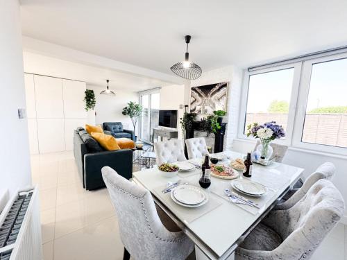 Middlesbrough House | Luxury Nest 10 Guests Free Parking Middlesbrough