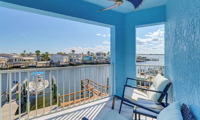 Nettles Island House | Luxury Nettles Island Home w/Large Deck!