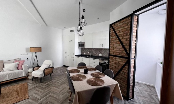 Cercadilla-Medina Azahara Apartment | Luxury new 6 pax apart Downtown.