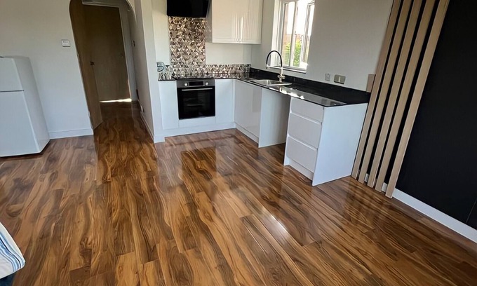Woodside Apartment | Luxury new apartment in great loaction!