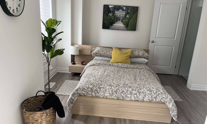 Rathwood Apartment | Luxury NEW in-law Suite with separate entrance (Sleeps 3)