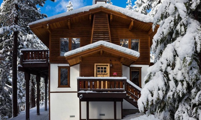 Incline Village Ski Chalet | Luxury North Lake Tahoe Incline Village Ski Chalet