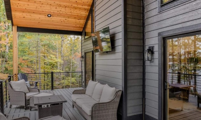 Eagle River House | Luxury northwoods lakeside getaway perfect for groups