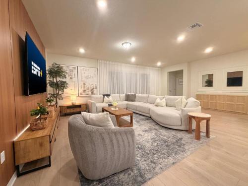 Four Corners House | Luxury Oasis 8br Villa - Windsor Cay Resort