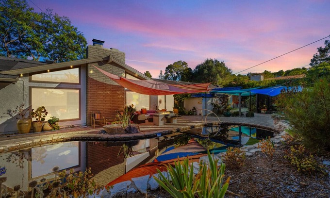 Mount Helix House | Luxury Oasis with Pool & Pergola Dining