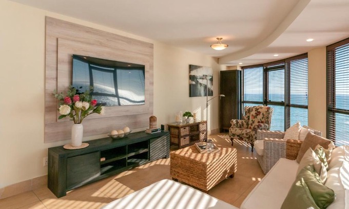 Strand Apartment | Luxury Ocean View 1203