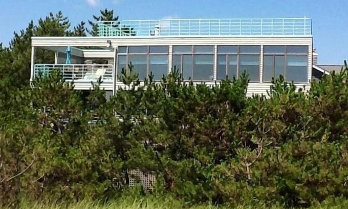 Harvey Cedars House | Luxury oceanfront home with hot tub and baby grand piano.
