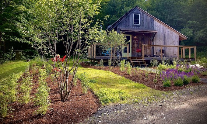 Roxbury Cabin | Luxury Off Grid Romantic Cabin in the Woods 20 Minutes from Sugarbush Ski Resort