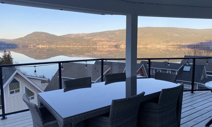 Central Okanagan Cottage | Luxury Okanagan Lake View Cottage in La Casa (LaCasa) Resort, Kelowna!