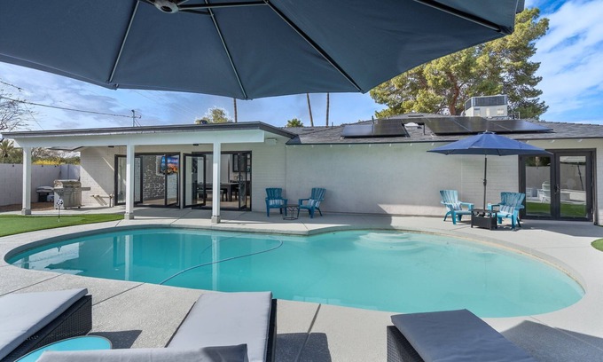 Village Grove House | Luxury Old Town Scottsdale Property w/Heated Pool