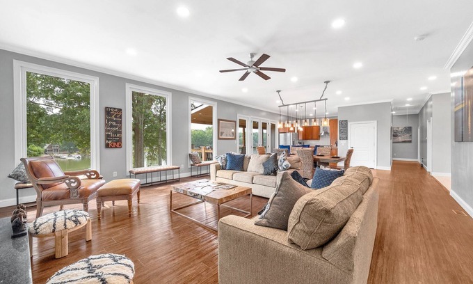 Southmont House | Luxury on High Rock Lake: Great for Groups!