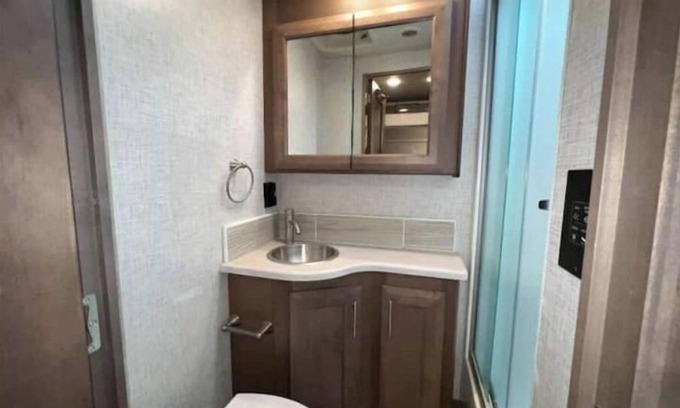 Gainesville House | Luxury on wheels for all! Welcome to the ultimate 5-star RV experience.