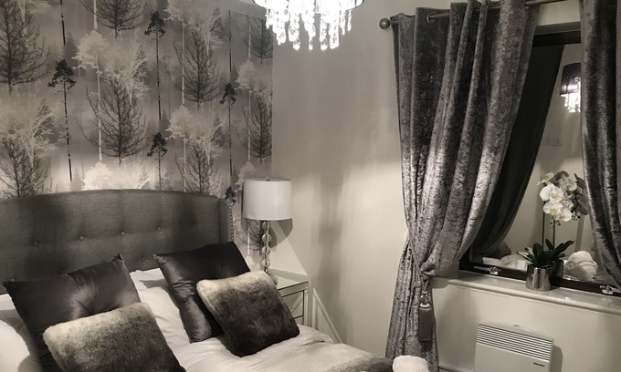 Brize Norton Apartment | Luxury One Bedroom Apartment in Central Carterton