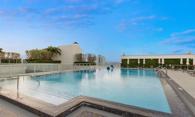Hollywood Resort | Luxury one bedroom Apt/ at Hollywood beach resort