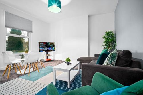 King's Heath Apartment | Luxury One Bedroom - Fast WiFi - Netflix - On Street Parking 2BR
