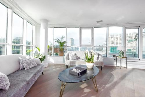 Vauxhall Apartment | Luxury Panoramic 3 bed with private terrace