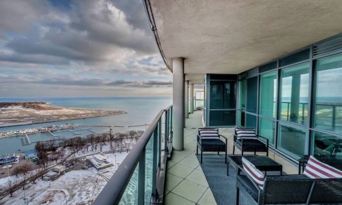 Bathurst Quay Condo | Luxury Penthouse ~ 5* Location ~ Breathtaking View