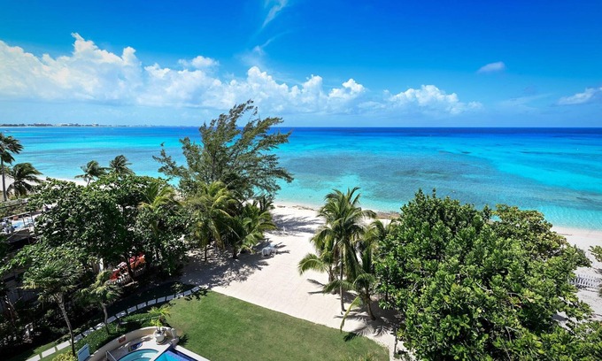 Seven Mile Beach Condo | Luxury Penthouse at Sea Breeze #9