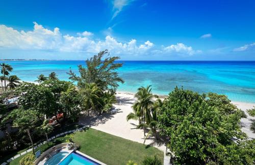 Seven Mile Beach House | Luxury Penthouse at Sea Breeze #9