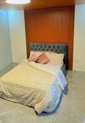 Malabanias Villa | Luxury Pool 4mins WALKING STREET AND Friendship Highway
