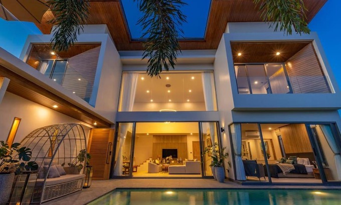 Choeng Thale Villa | Luxury pool villa - 5 bedrooms, parking and pool