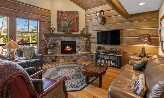 Powder Ridge House | Luxury Powder Ridge Cabin - Ski-In/Ski-Out Access