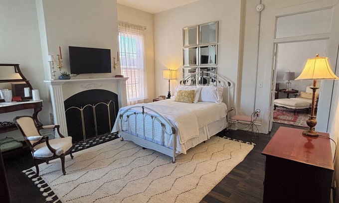 Dayton Apartment | Luxury Private Downtown Penthouse 1 Bedroom