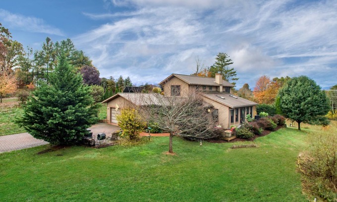 Weaverville House | Luxury Private Home With Spectacular Views Sunsets Hot Tub Indoor/Outdoor Living