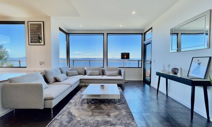 Sandy Bay House | Luxury Property With River & City Views in Hobart